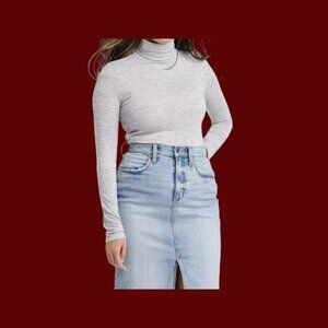 Universal Thread - Women's Long Sleeve Turtleneck T-Shirt - Grey/Silver - Small